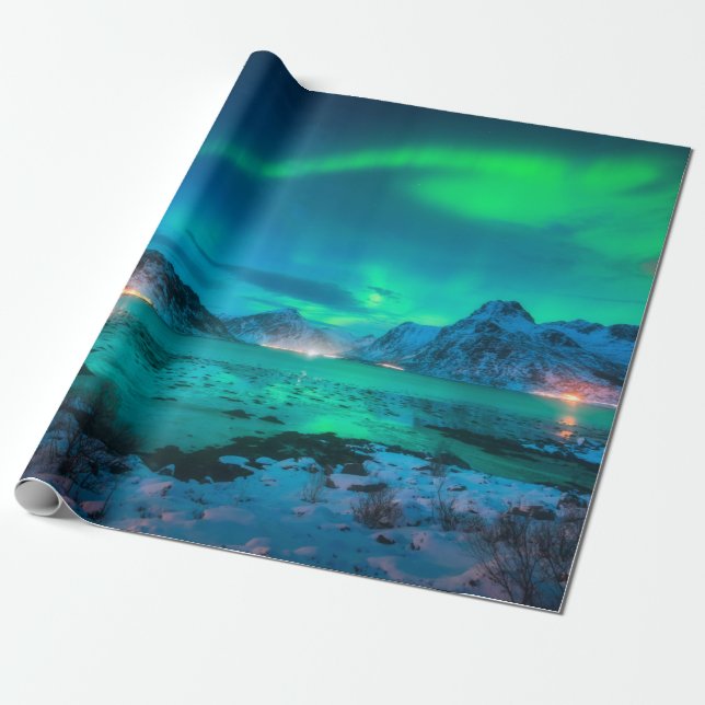 Aurora borealis over the sea coast, snowy mountain geschenkpapier (Ungerollt)