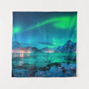 Aurora borealis über der Meeresküste, schneebedeck Wandteppich
