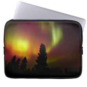 Aurora Borealis und Bäume Laptopschutzhülle