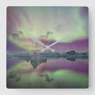 Aurora-Lichter reflektieren Lagune Island Quadratische Wanduhr