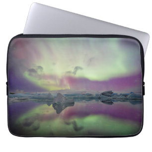 Aurora-Lichter spiegeln sich in der Lagune   Islan Laptopschutzhülle