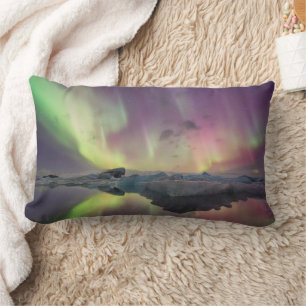 Aurora-Lichter spiegeln sich in der Lagune Lendenkissen