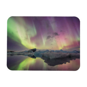 Aurora-Lichter spiegeln sich in der Lagune Magnet