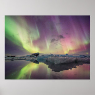 Aurora-Lichter spiegeln sich in der Lagune Poster