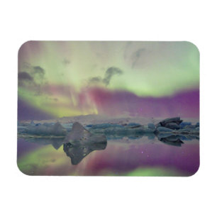 Aurora-Lichter spiegeln sich in Lagune   Island Magnet