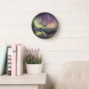 Aurora Lights Reflect in Lagoon Uhr