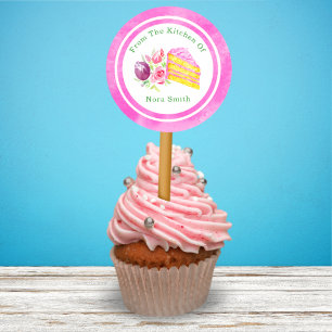 Aus der Küche des Aquarellkuchens mit Blume Runder Aufkleber