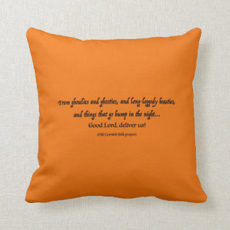 Aus Ghoulies und Ghosties Pillow Kissen