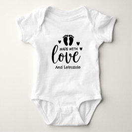 Aus Liebe und Letrozole IUI Baby Bodysuit Baby Strampler