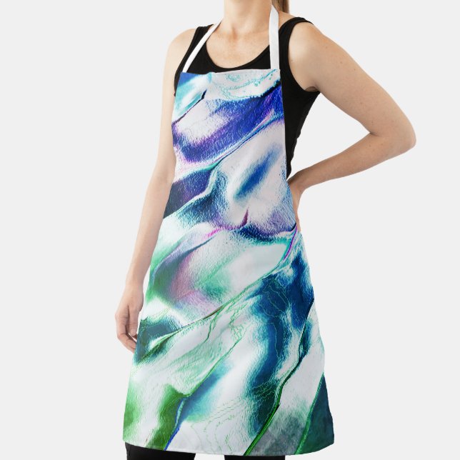 Aus mattem Metall geschnitzte, grüne bis blaue lil Schürze (InSitu)