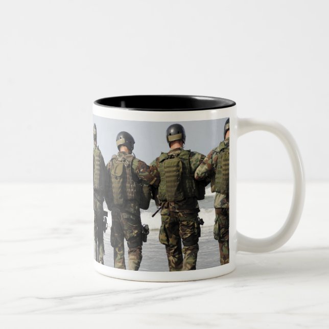 Ausbildung von Crewman Zweifarbige Tasse (Rechts)