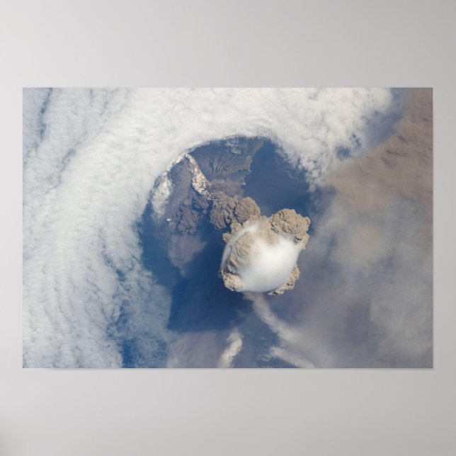 Ausbruch des Vulkans Sarychev 2 Poster (Vorne)