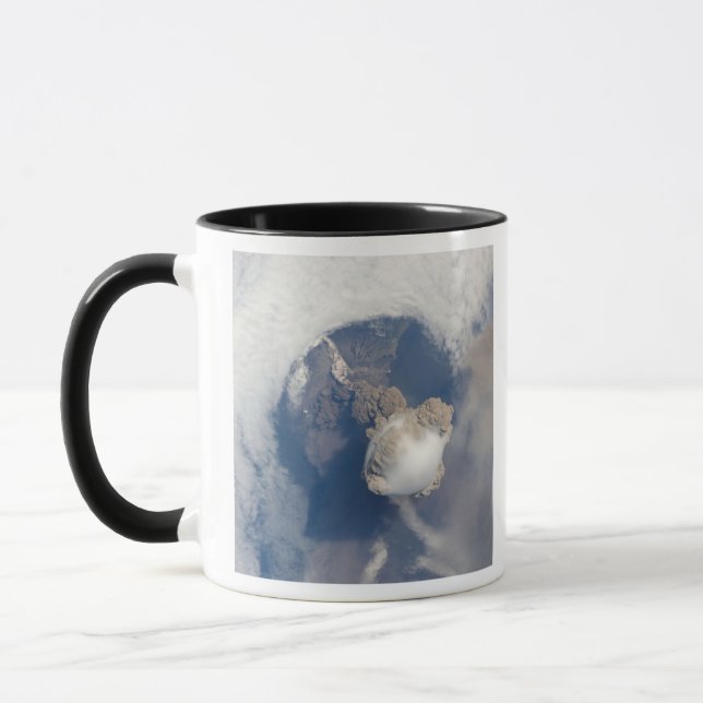 Ausbruch des Vulkans Sarychev 2 Tasse (Links)