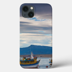 Ausflugsboote auf der Seno Ultima Esperanza-Bucht iPhone 13 Hülle