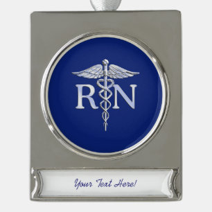 Ausgebildete Krankenschwester RNCaduceus auf Banner-Ornament Silber
