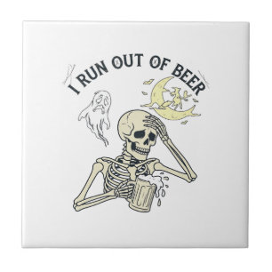 Ausgehendes Bier Skelett Geist Mond Halloween_1 Fliese