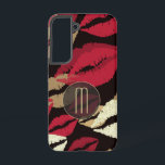 Ausgereifte Rote Lippen Monogramm Samsung Galaxy Hülle<br><div class="desc">Diese schöne und glamouröse Handy-Fall zeigt ein Hintergrundmuster von roten und goldenen Lippenaufnahmen auf dramatischen schwarzen. Ihr Monogramm befindet sich im unteren Zentrum in hellgoldenem Gold,  platziert auf einem halbtransparenten Kreisbanner,  der auch in dünnem Gold ausgekleidet ist.</div>