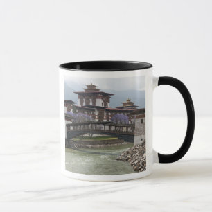 Auslegerbrücke nahe dem Punakha-Dzong-Palast Tasse