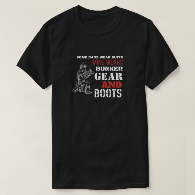 Ausrüstung und Stiefel für Feuerwehrmänner T-Shirt (Design vorne)