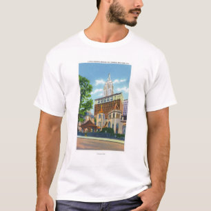 Außenansicht der kleiner Kirche um T-Shirt