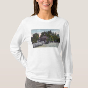 Außenansicht des alten wohlen Hauses in blauem Se T-Shirt