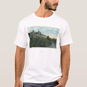 Außenansicht des Berg-angenehmen Hotels # 2 T-Shirt