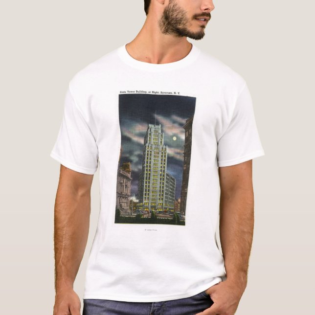 Außenansicht des Staats-Turm-Gebäude nachts T-Shirt (Vorderseite)