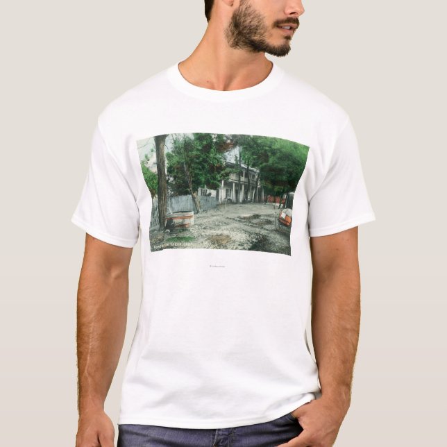 Außenansicht einer Straße HouseYreka, CA T-Shirt (Vorderseite)