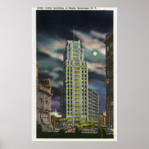 Außenansicht Staat Tower Gebäude bei Nacht Poster