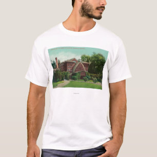Außenansicht von Hearst Hall, U von CA T-Shirt