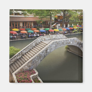 Außenbereich-Café entlang des River Walk und Brück Magnet