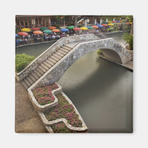 Außenbereich-Café entlang des River Walk und Brück Magnet