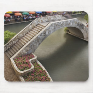 Außenbereich-Café entlang des River Walk und Brück Mousepad