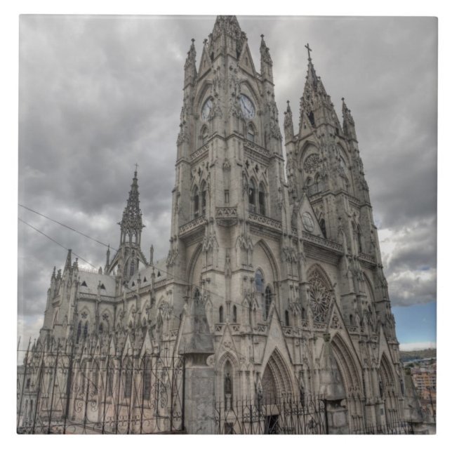 Außerhalb der Basilika in Quito, Ecuador Fliese (Vorderseite)