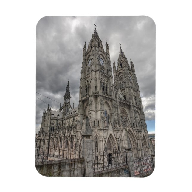 Außerhalb der Basilika in Quito, Ecuador Magnet (Vertikal)