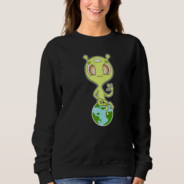 Außerirdischer sitzt auf der Erde   Sweatshirt (Vorderseite)