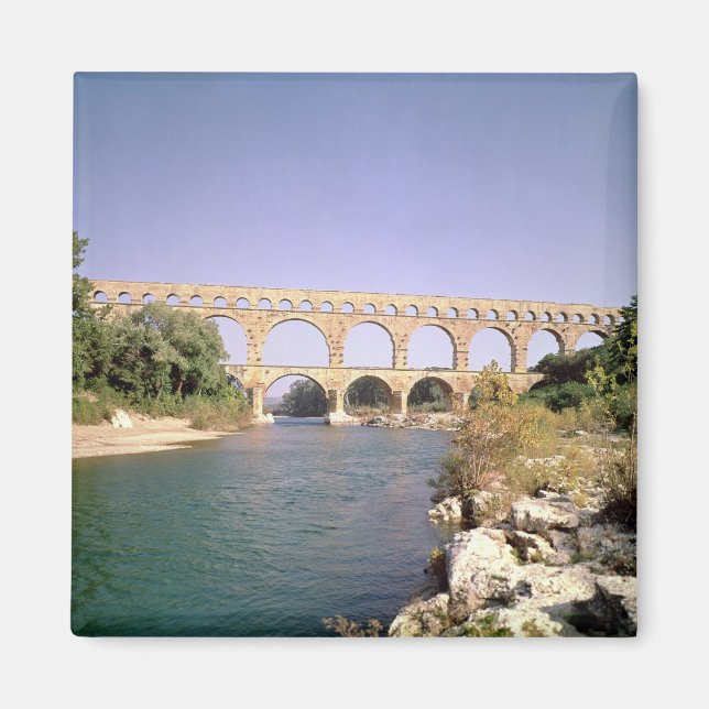 Aussicht auf das Aquädukt, gebaut um 19 v. Chr. Magnet (Vorne)