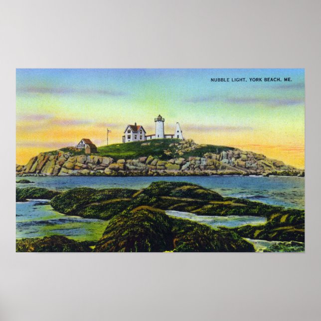 Aussicht auf das Nubble Lighthouse am York Beach Poster (Vorne)