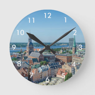 Aussicht auf das Stadtzentrum von Riga von oben Runde Wanduhr