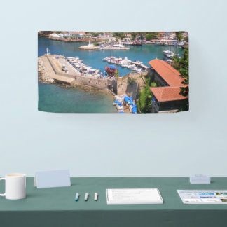 Aussicht auf den Hafen, Strand Mermerly in der Sta Banner