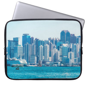Aussicht auf den Hafen von Hongkong zur Tageszeit. Laptopschutzhülle