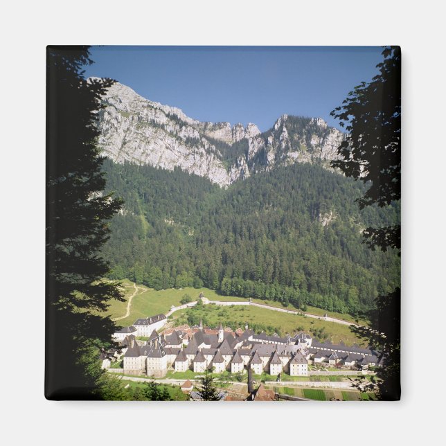 Aussicht auf den Klosterkomplex Magnet (Vorne)