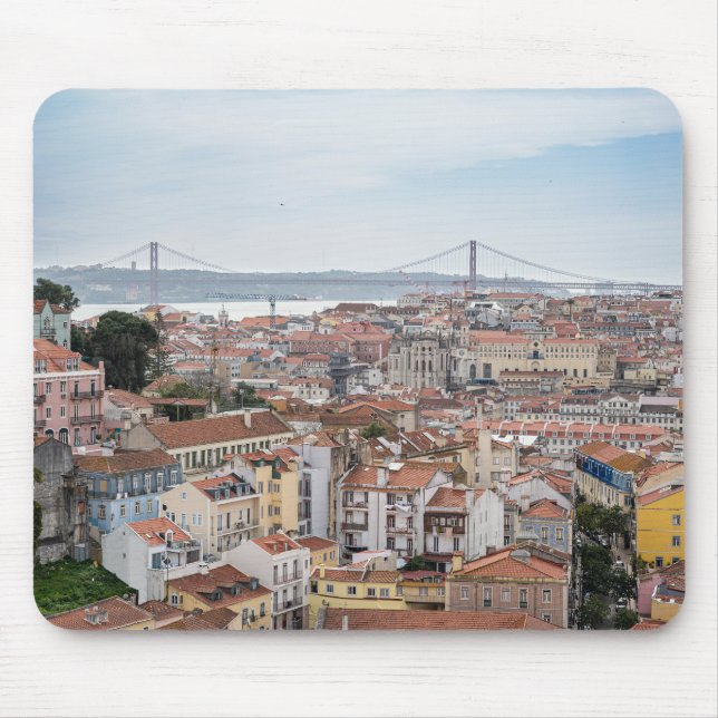 Aussicht auf die Altstadt von Lissabon und die Brü Mousepad (Vorne)