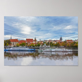 Aussicht auf die Altstadt von Prag aus der Moldau Poster
