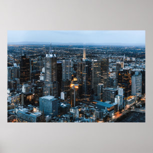 AUSSICHT AUF DIE GEBÄUDE DER STADT WÄHREND DER NAC POSTER