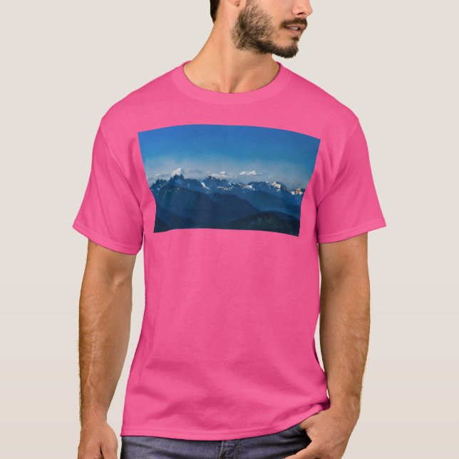 Aussicht auf die kaskadierten Berge (Ölgemälde) T-Shirt (Vorderseite)