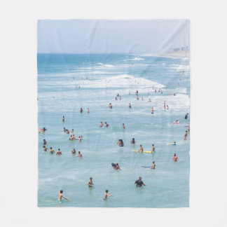 AUSSICHT AUF DIE MENSCHENGRUPPE AM STRAND FLEECEDECKE