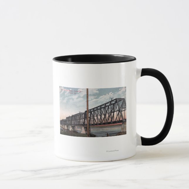 Aussicht auf die Nordpazifikbrücke Tasse (Rechts)