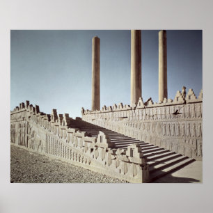 Aussicht auf die Osttreppe des Apadana Poster