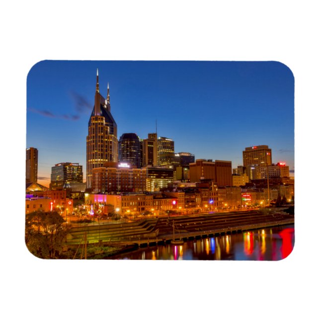 Aussicht auf die Skyline der Stadt bei Dämmerung Magnet (Horizontal)